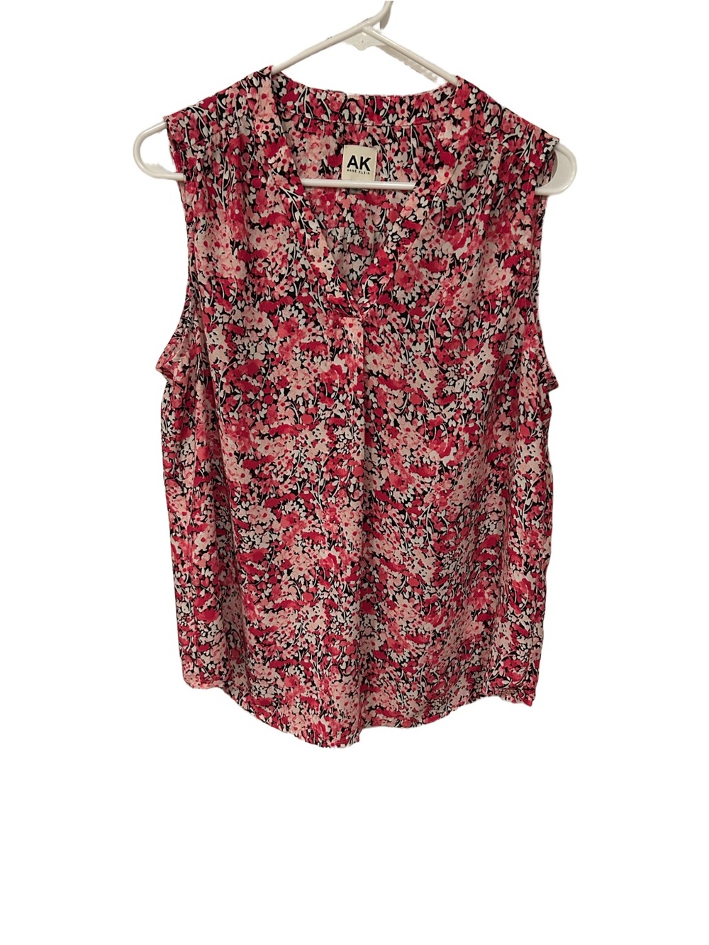 Anne Klein Pink Floral Sleeveless V-Neck Tank. Size. Large.                 382
